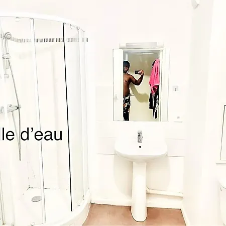 F2